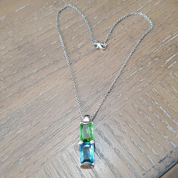 Beautiful green and blue slider in silver tone setting. - Picture 1 of 4